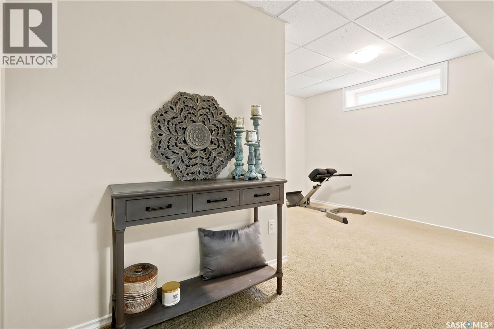 8607 Wascana Gardens Lane, Regina, SK - Indoor