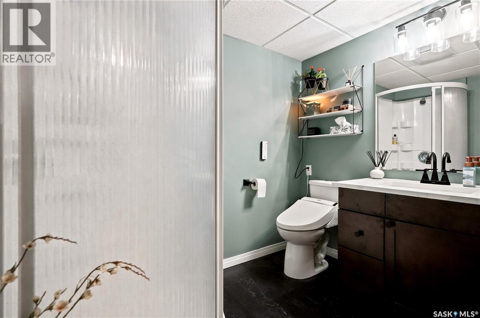8607 Wascana Gardens Lane, Regina, SK - Indoor Photo Showing Bathroom