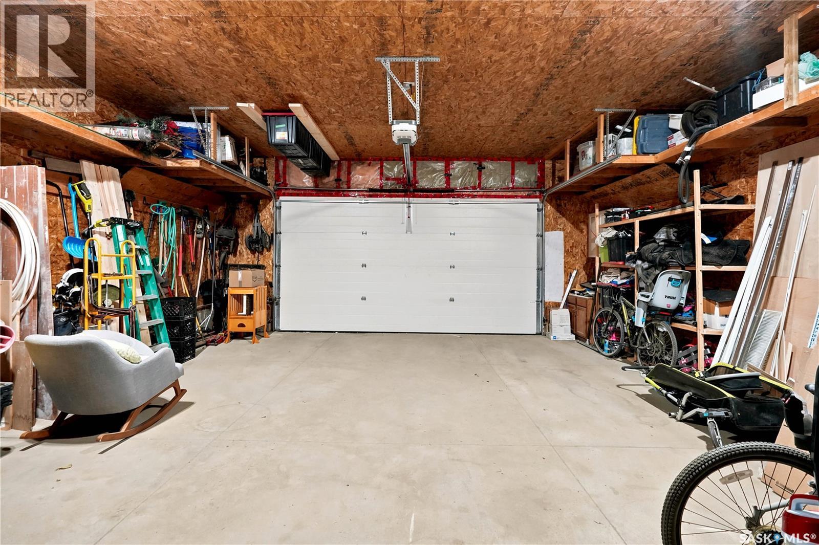 8607 Wascana Gardens Lane, Regina, SK - Indoor Photo Showing Garage
