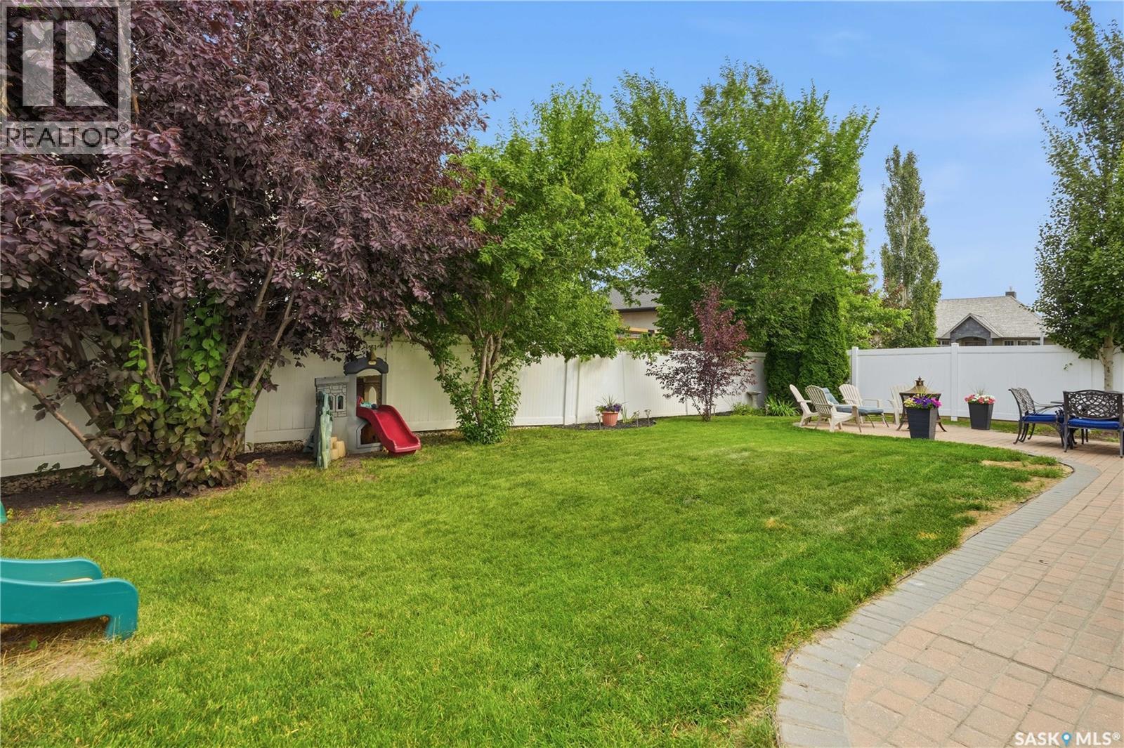 8607 Wascana Gardens Lane, Regina, SK - Outdoor