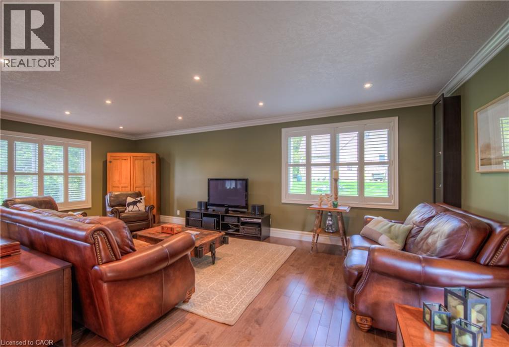 145 Riverbank Drive, Cambridge, ON - Indoor Photo Showing Living Room