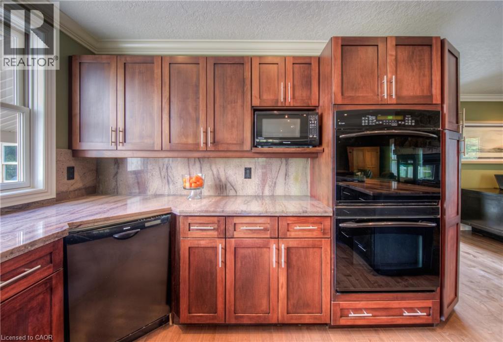 145 Riverbank Drive, Cambridge, ON - Indoor Photo Showing Kitchen
