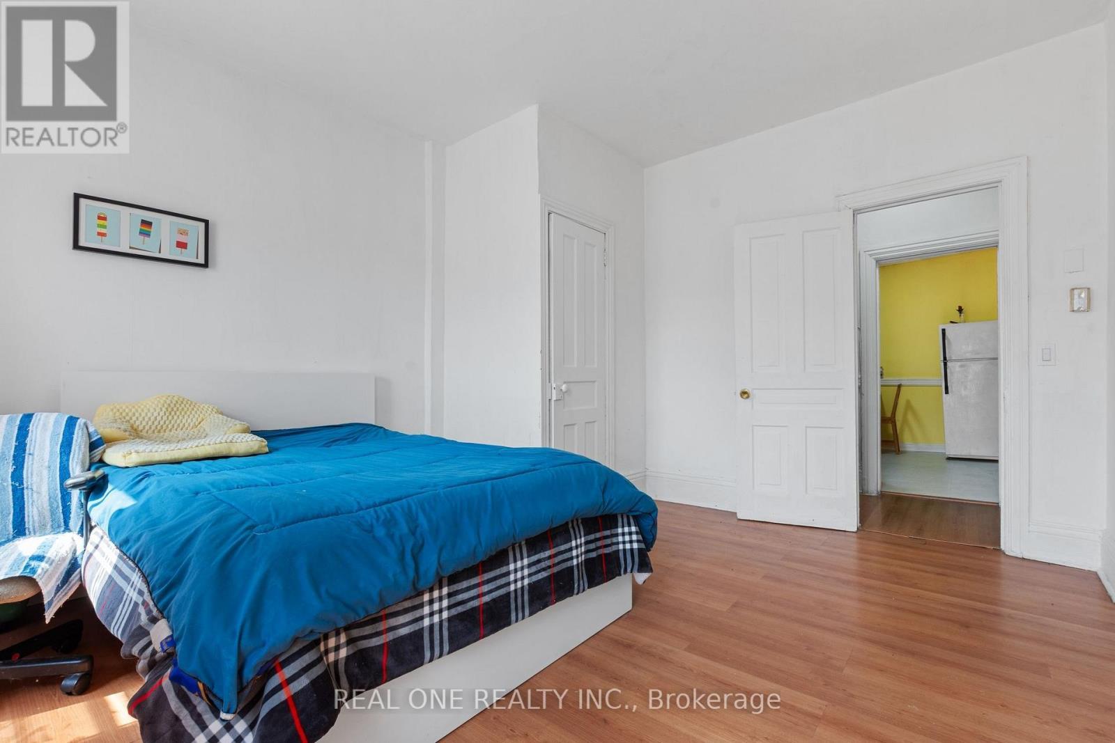 155 Victoria Avenue N, Hamilton, ON - Indoor Photo Showing Bedroom