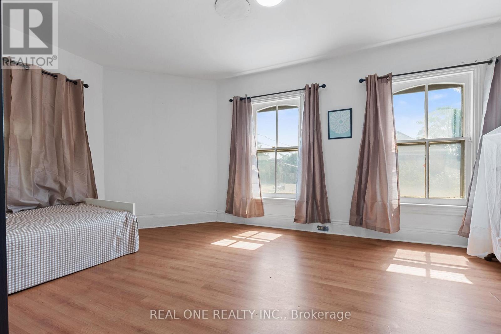 155 Victoria Avenue N, Hamilton, ON - Indoor