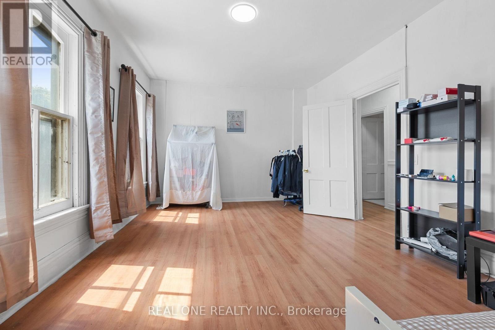 155 Victoria Avenue N, Hamilton, ON - Indoor