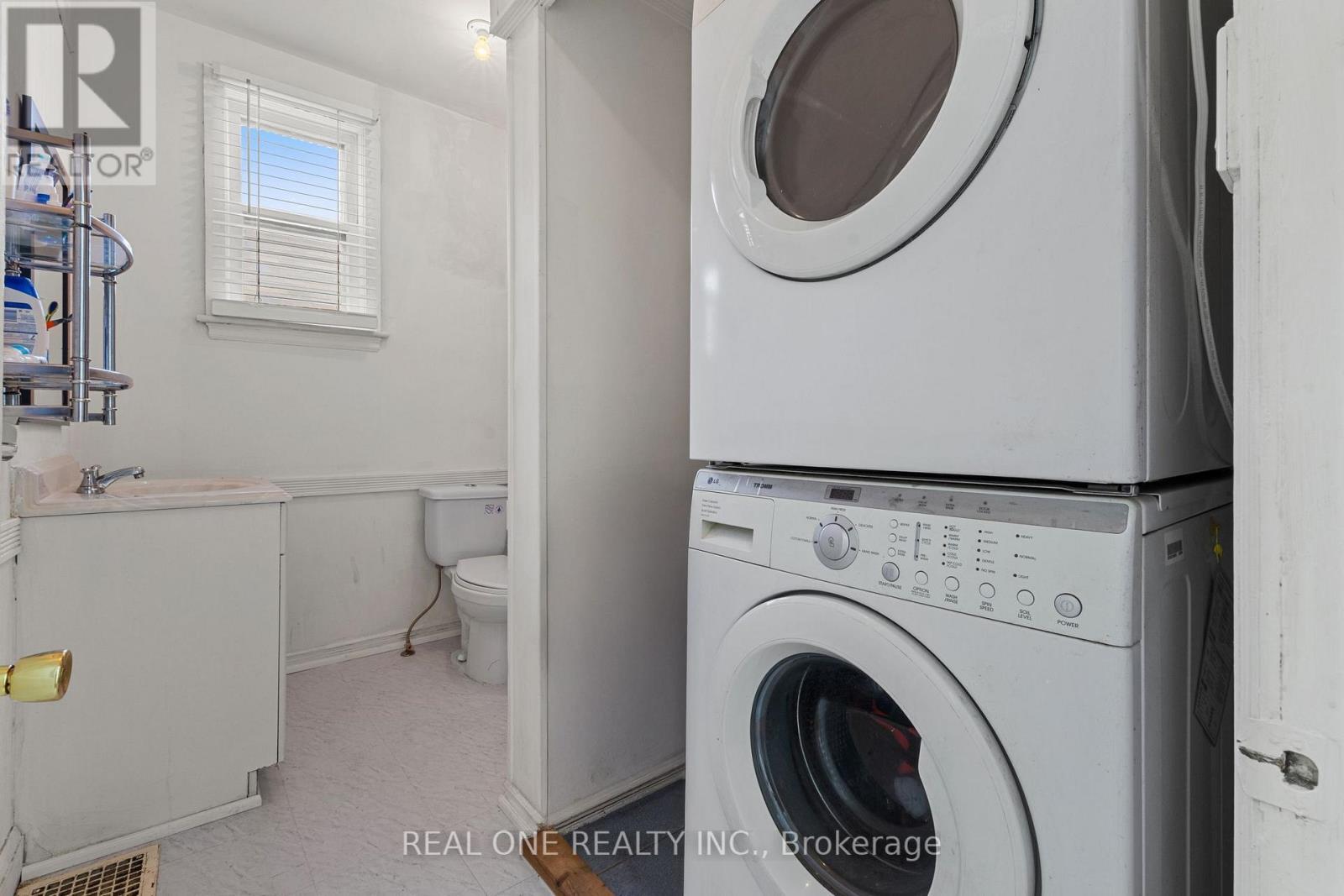 155 Victoria Avenue N, Hamilton, ON - Indoor Photo Showing Laundry Room