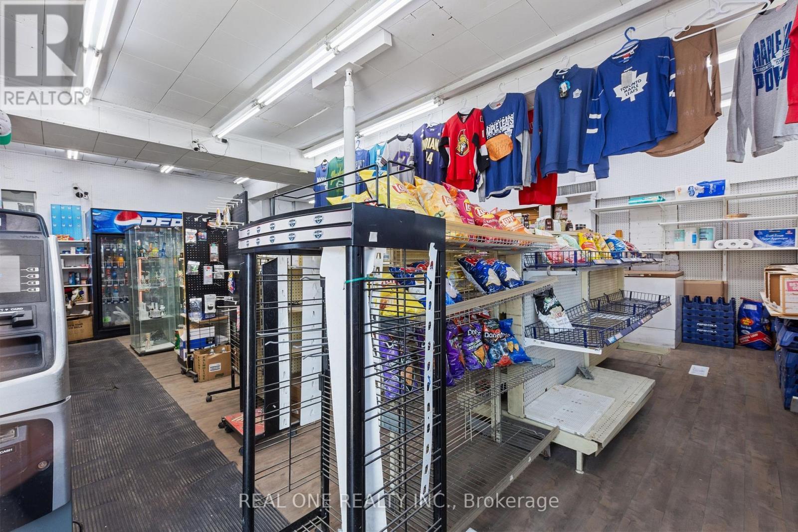 155 Victoria Avenue N, Hamilton, ON - Indoor With Storage