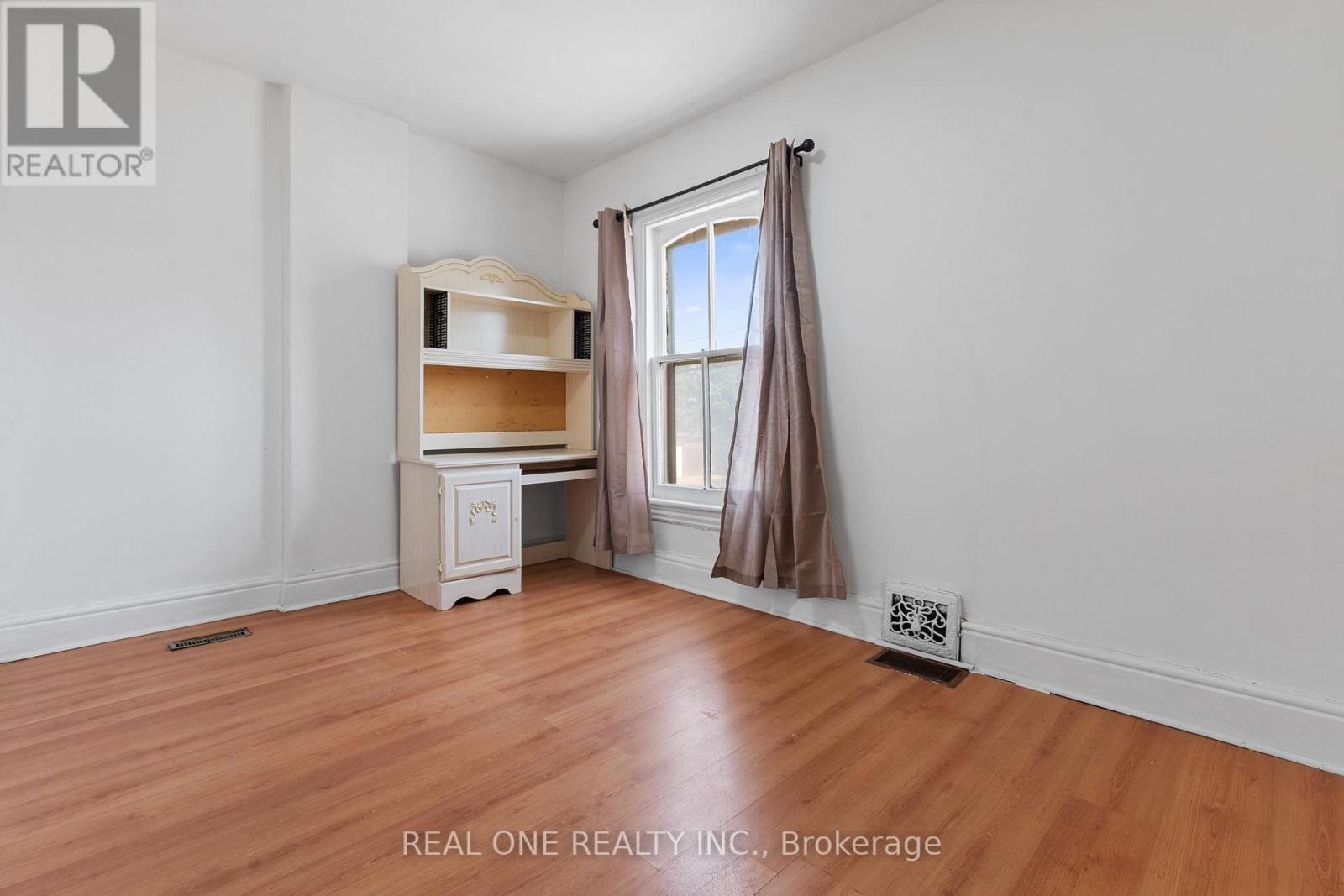 155 Victoria Avenue N, Hamilton, ON - Indoor Photo Showing Other Room