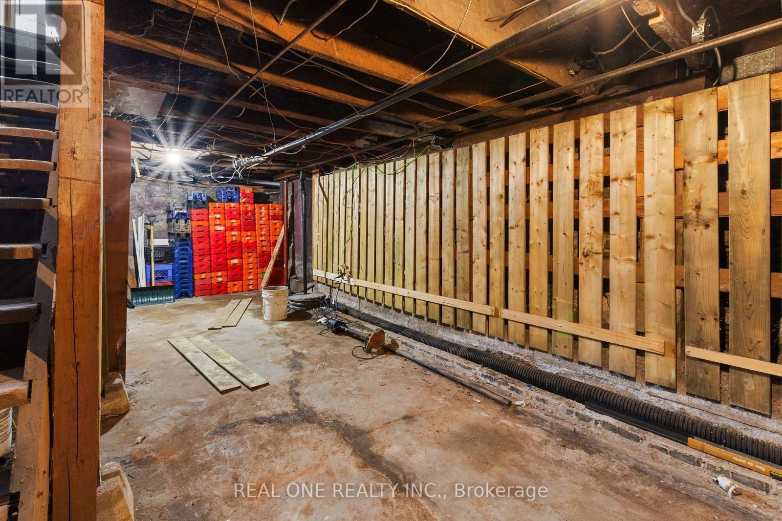155 Victoria Avenue N, Hamilton, ON - Indoor Photo Showing Basement