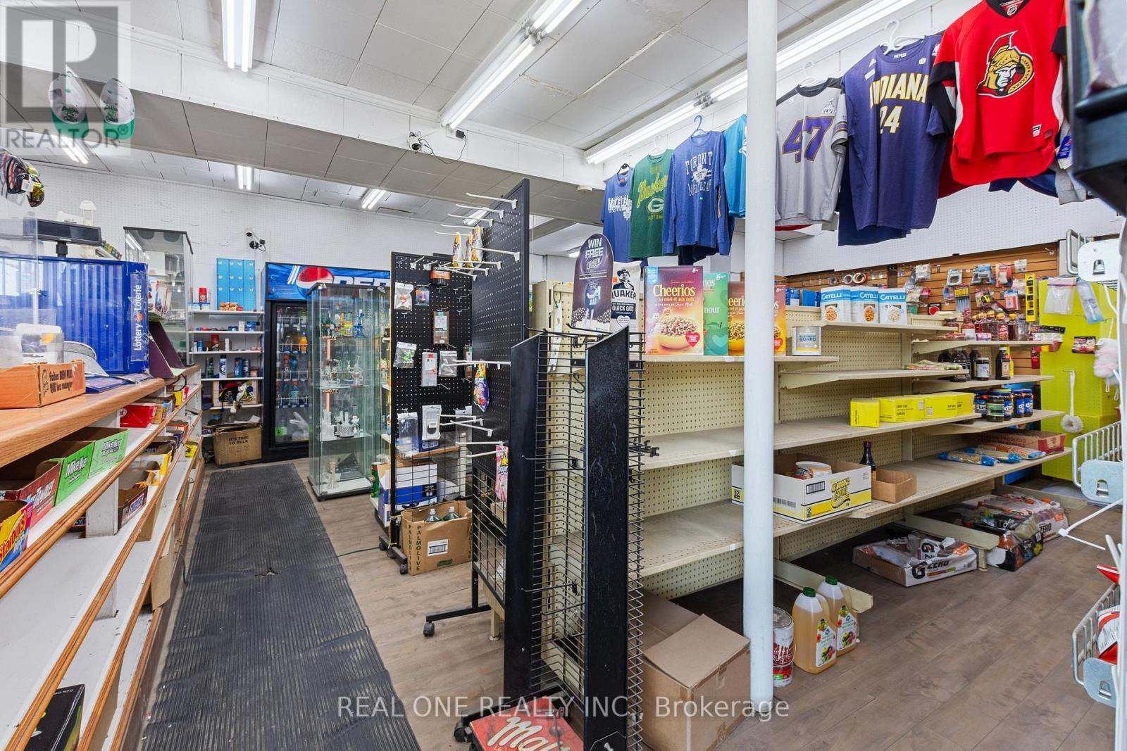 155 Victoria Avenue N, Hamilton, ON - Indoor With Storage
