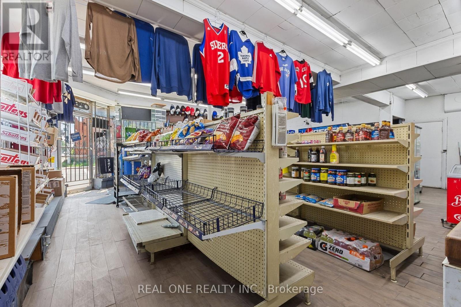 155 Victoria Avenue N, Hamilton, ON - Indoor With Storage