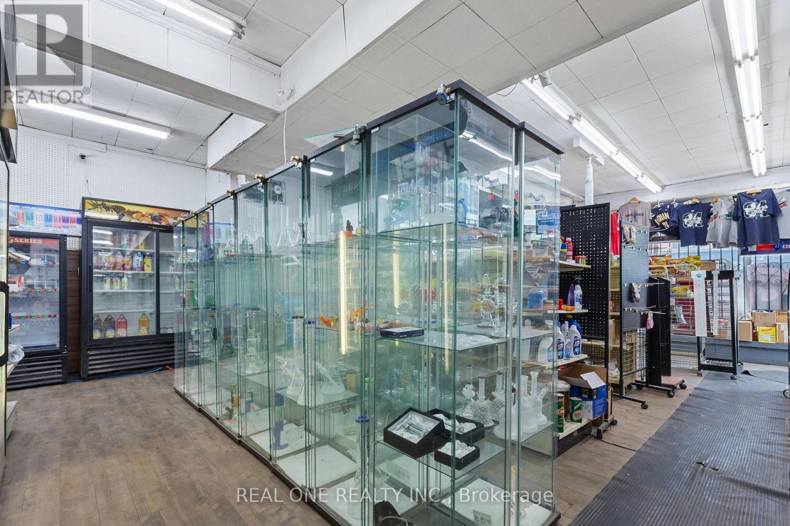 155 Victoria Avenue N, Hamilton, ON - Indoor