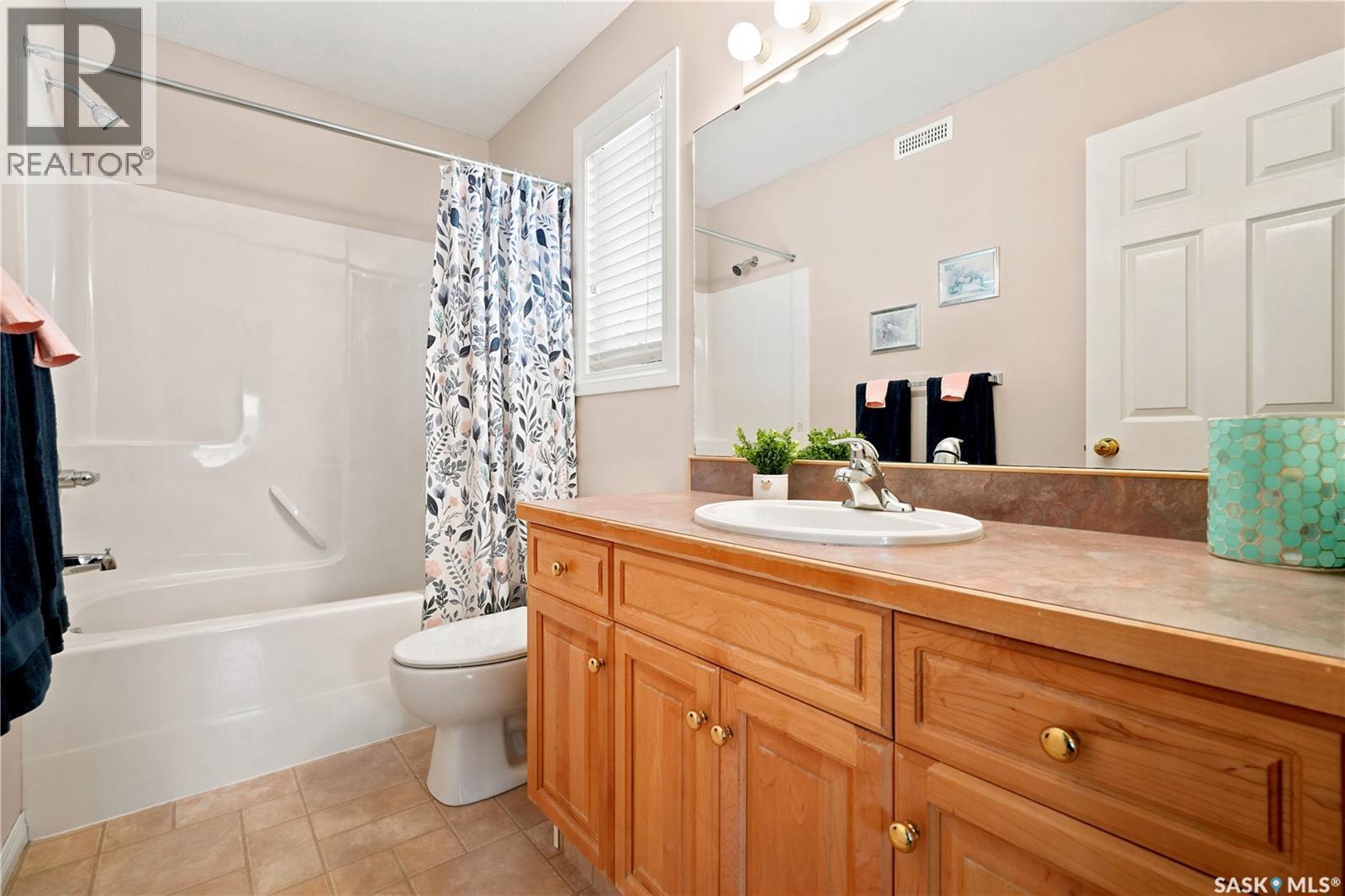 3291 Thames Crescent E, Regina, SK - Indoor Photo Showing Bathroom