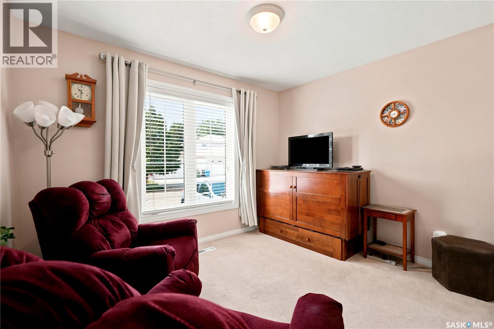 3291 Thames Crescent E, Regina, SK - Indoor