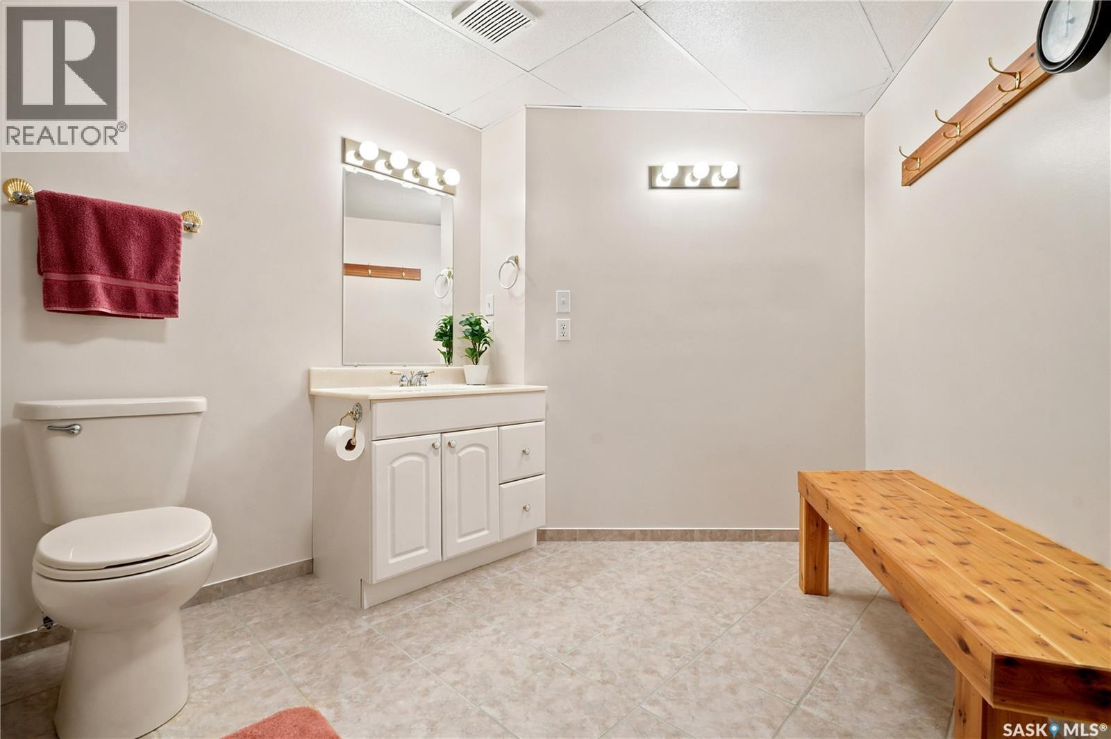 3291 Thames Crescent E, Regina, SK - Indoor Photo Showing Bathroom