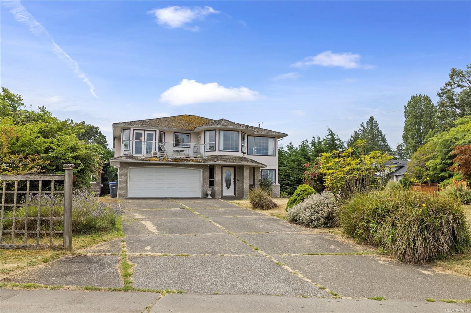 876 Cavin Rd, French Creek, BC