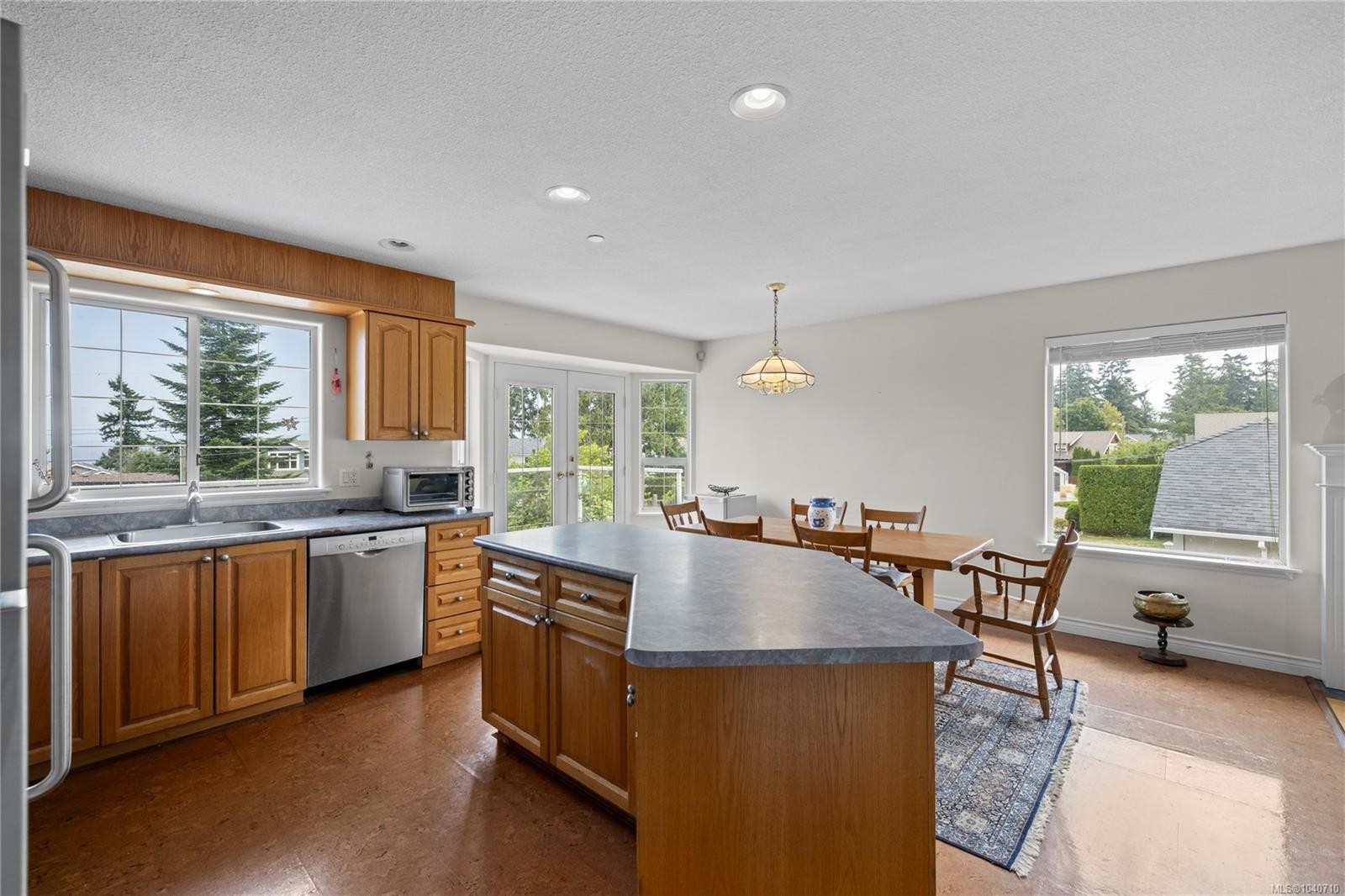 876 Cavin Rd, French Creek, BC