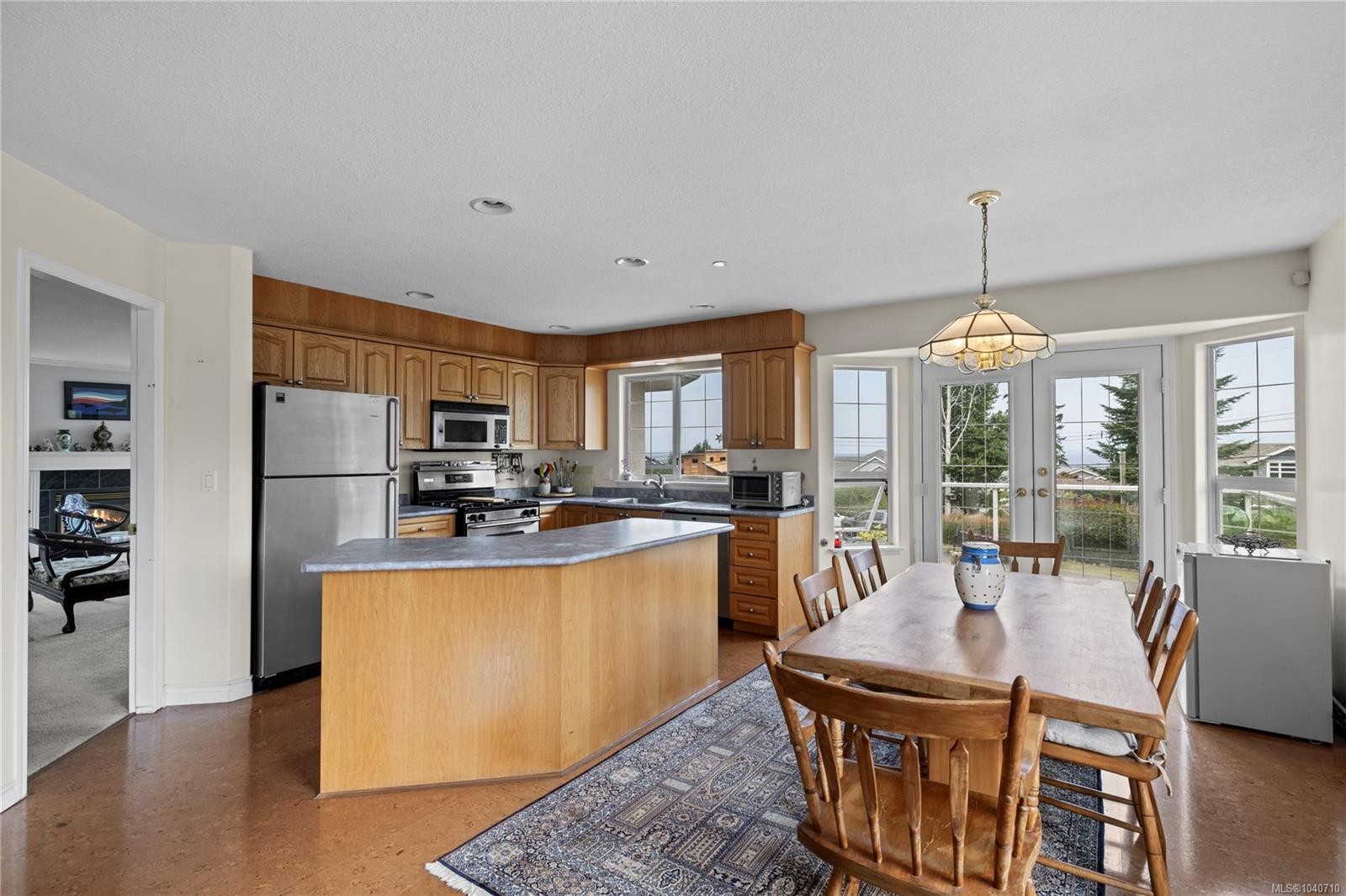 876 Cavin Rd, French Creek, BC