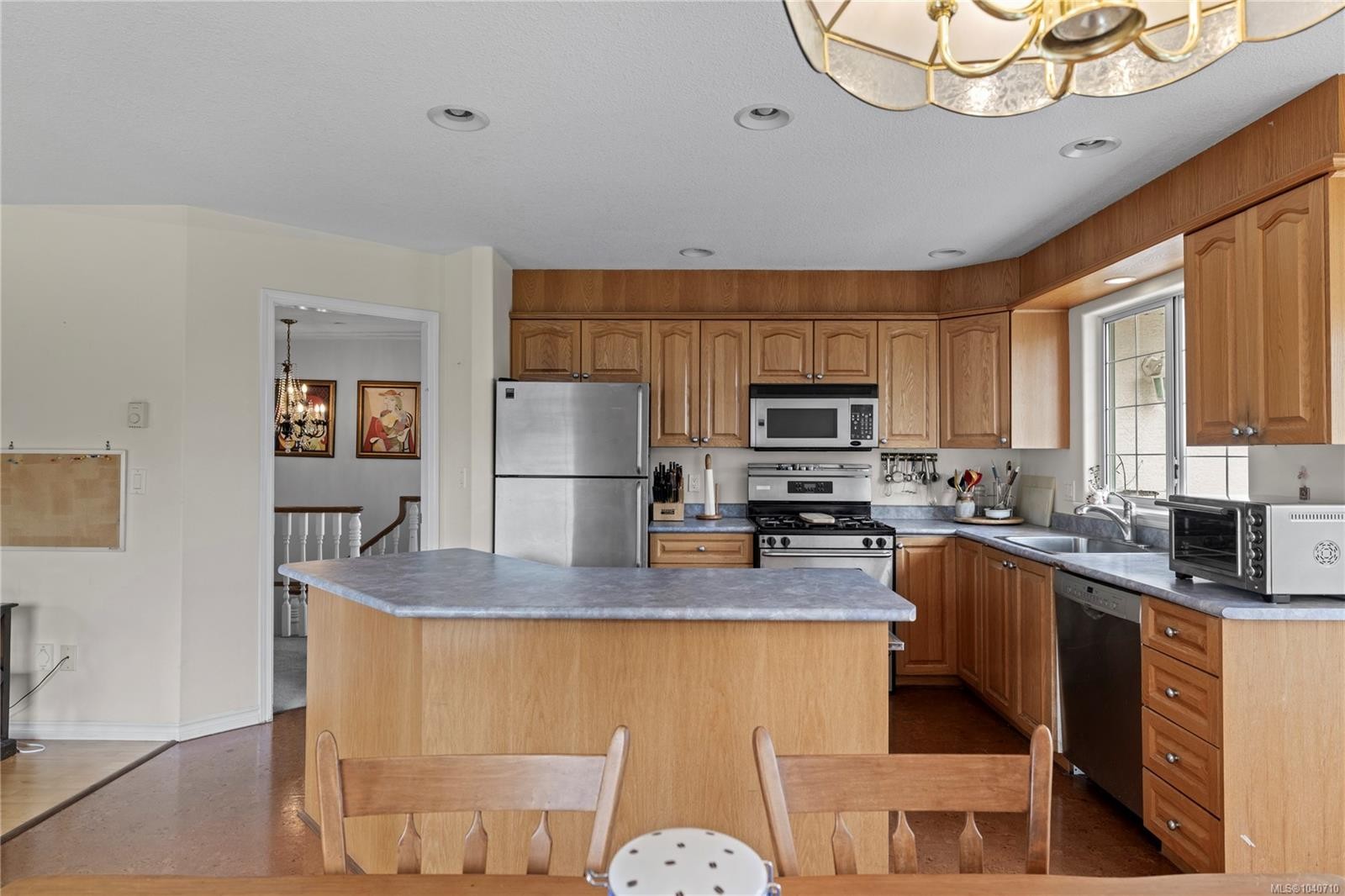 876 Cavin Rd, French Creek, BC