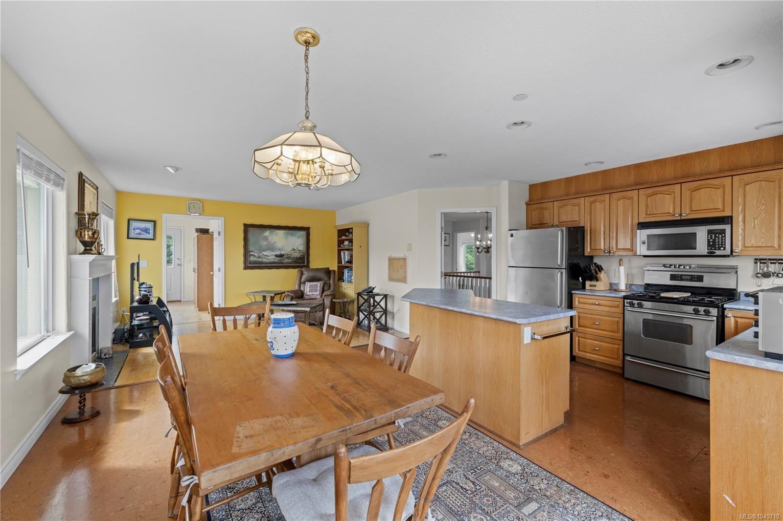 876 Cavin Rd, French Creek, BC
