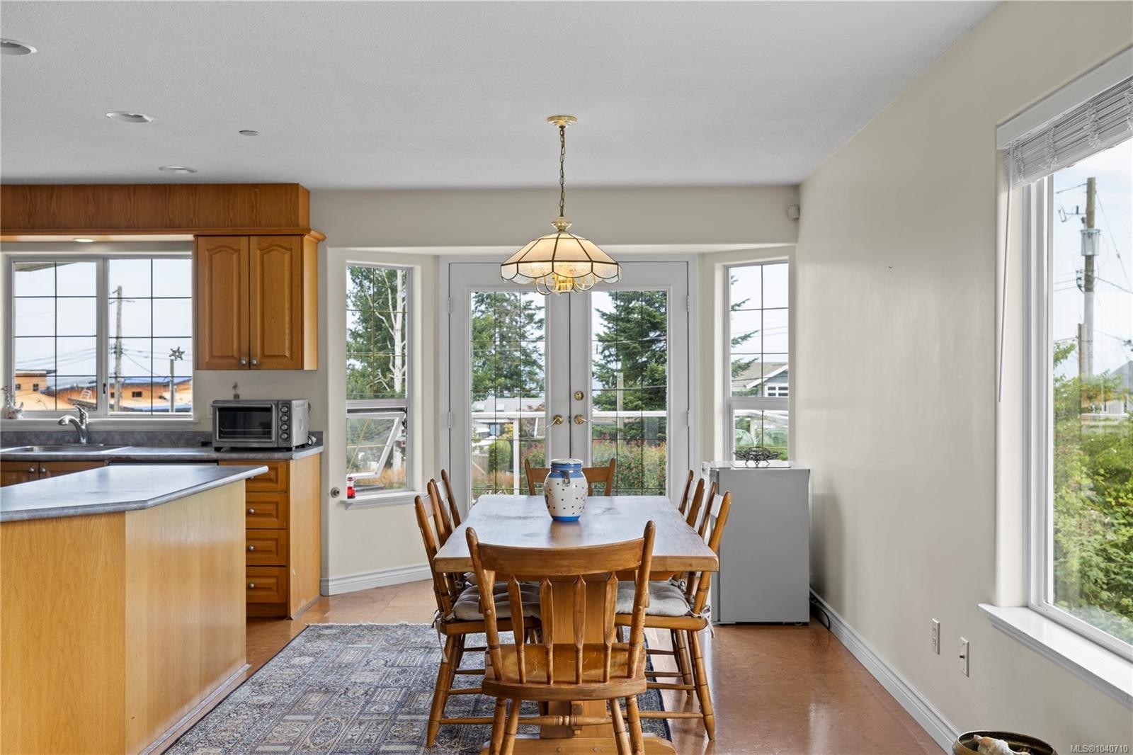 876 Cavin Rd, French Creek, BC