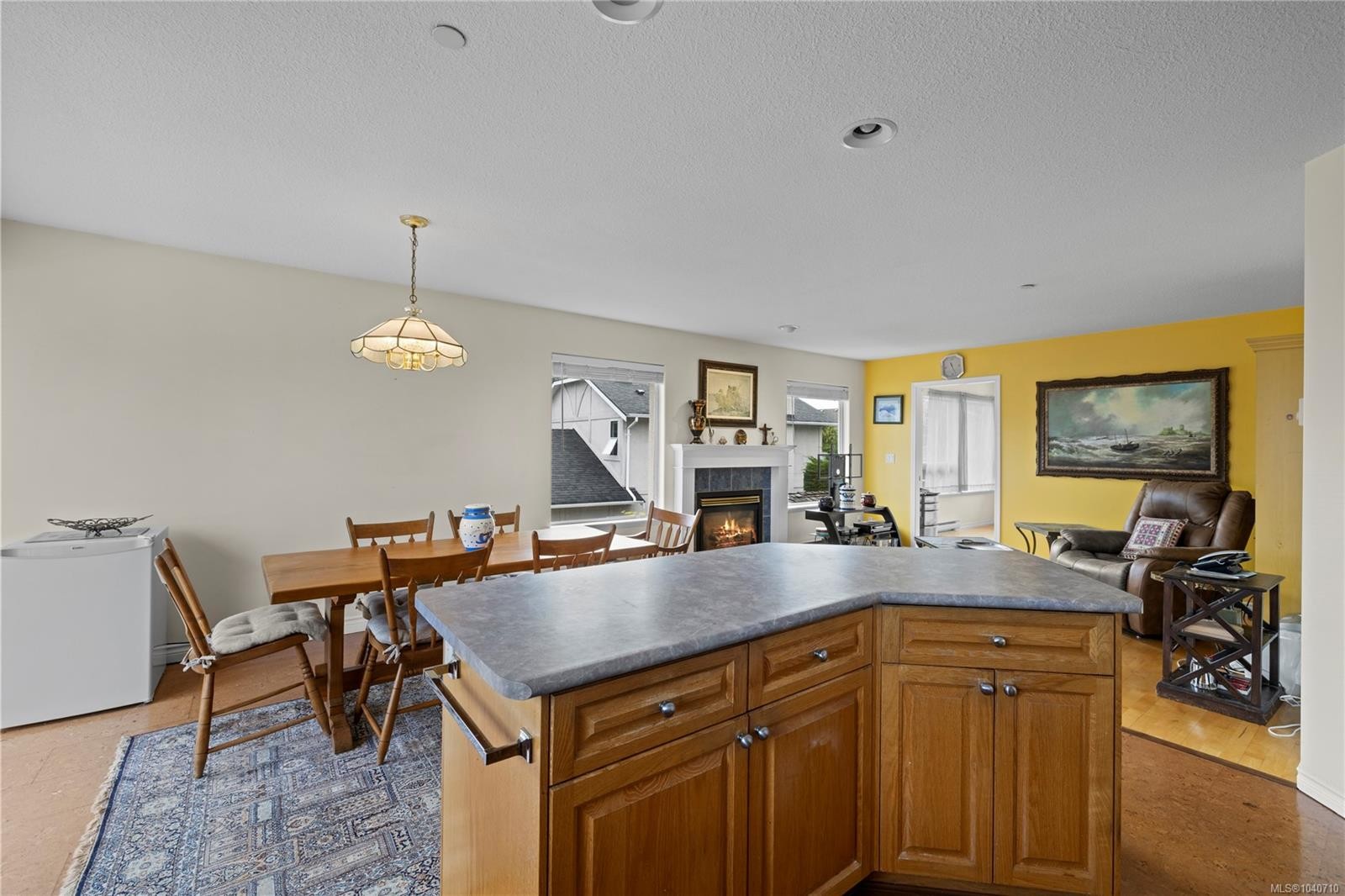 876 Cavin Rd, French Creek, BC