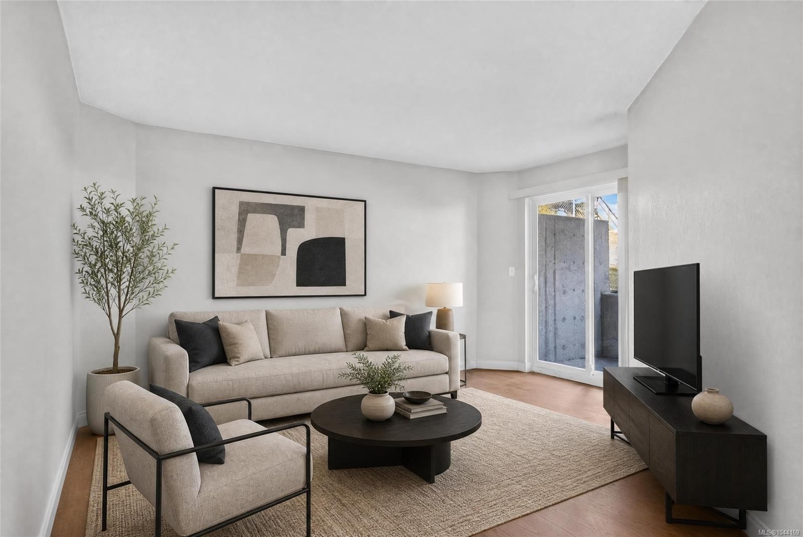 #105-200 Back Rd, Courtenay, BC - Indoor Photo Showing Living Room