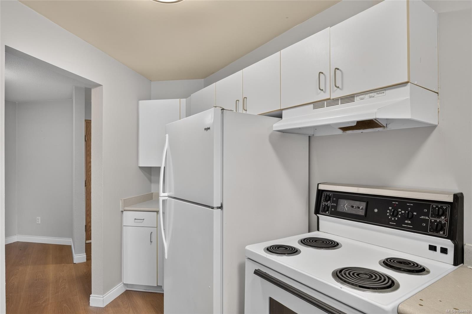 #105-200 Back Rd, Courtenay, BC - Indoor Photo Showing Kitchen