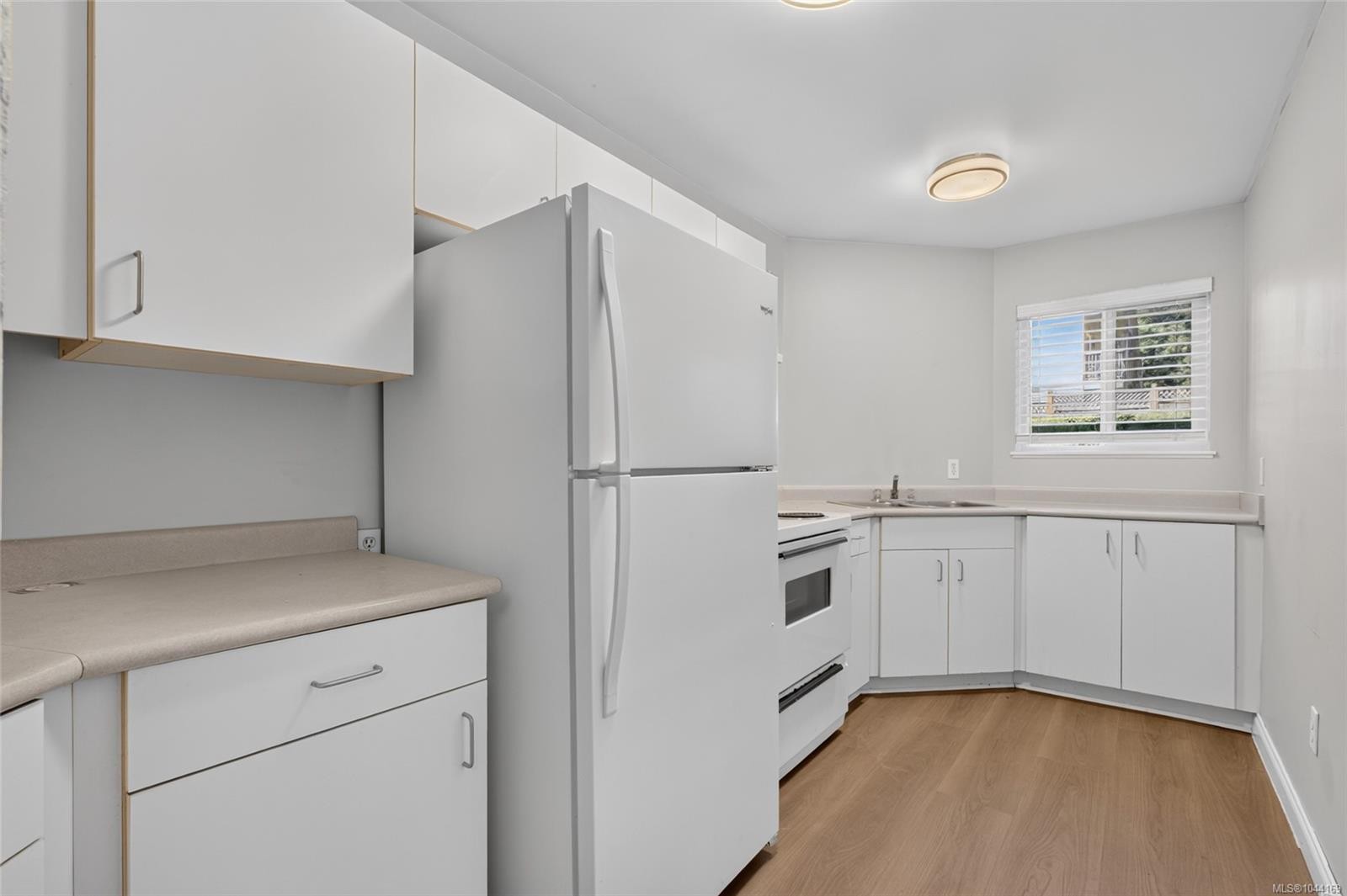 #105-200 Back Rd, Courtenay, BC - Indoor Photo Showing Kitchen