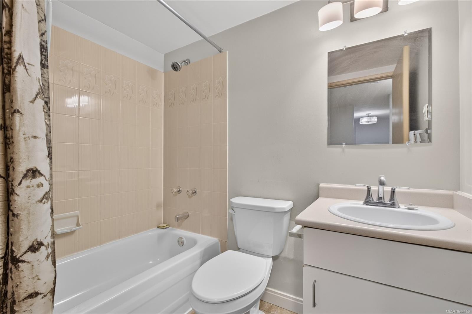 #105-200 Back Rd, Courtenay, BC - Indoor Photo Showing Bathroom