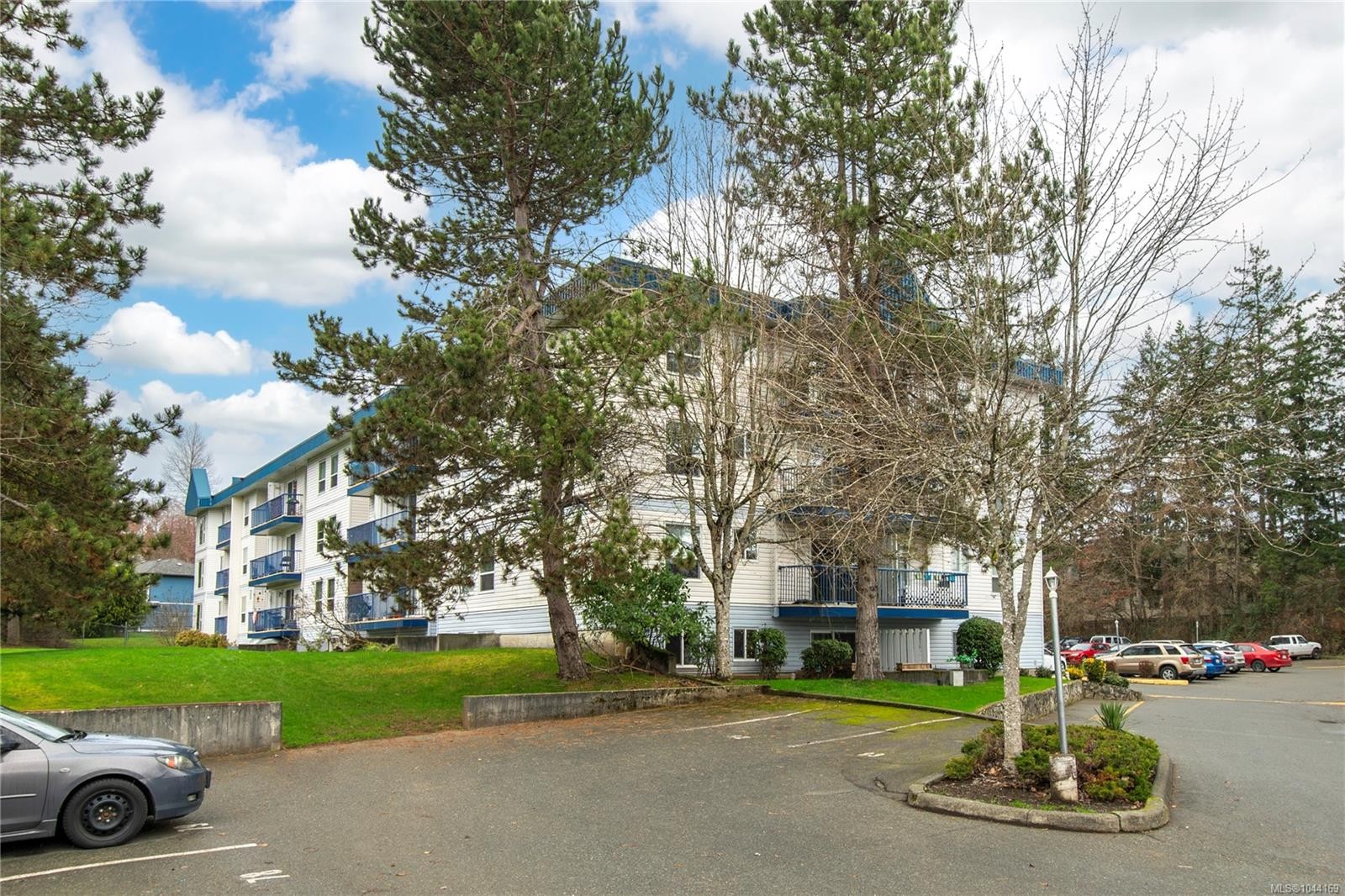 #105-200 Back Rd, Courtenay, BC - Outdoor