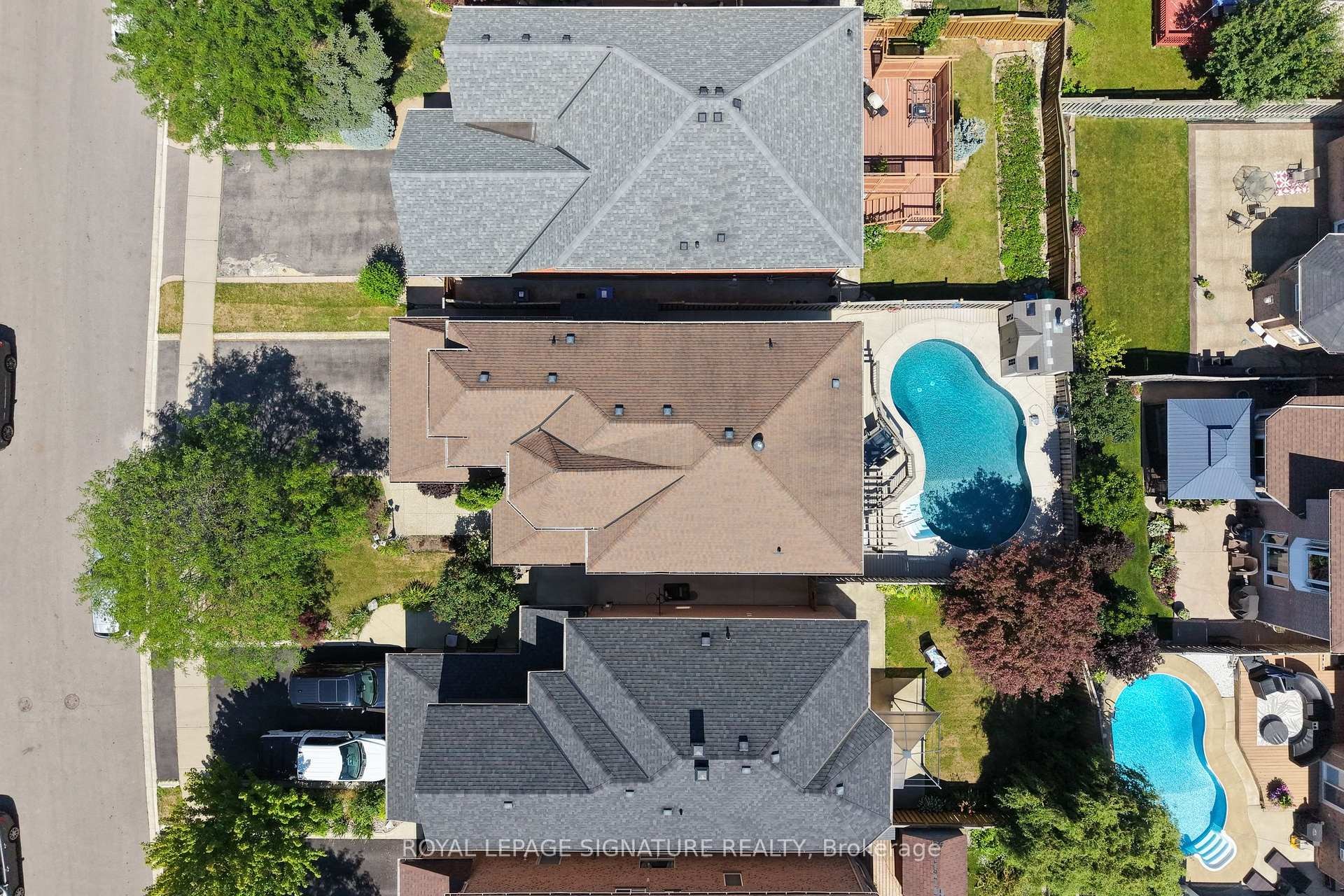 79 Twin Willow Crescent E, Brampton, ON - Outdoor With In Ground Pool