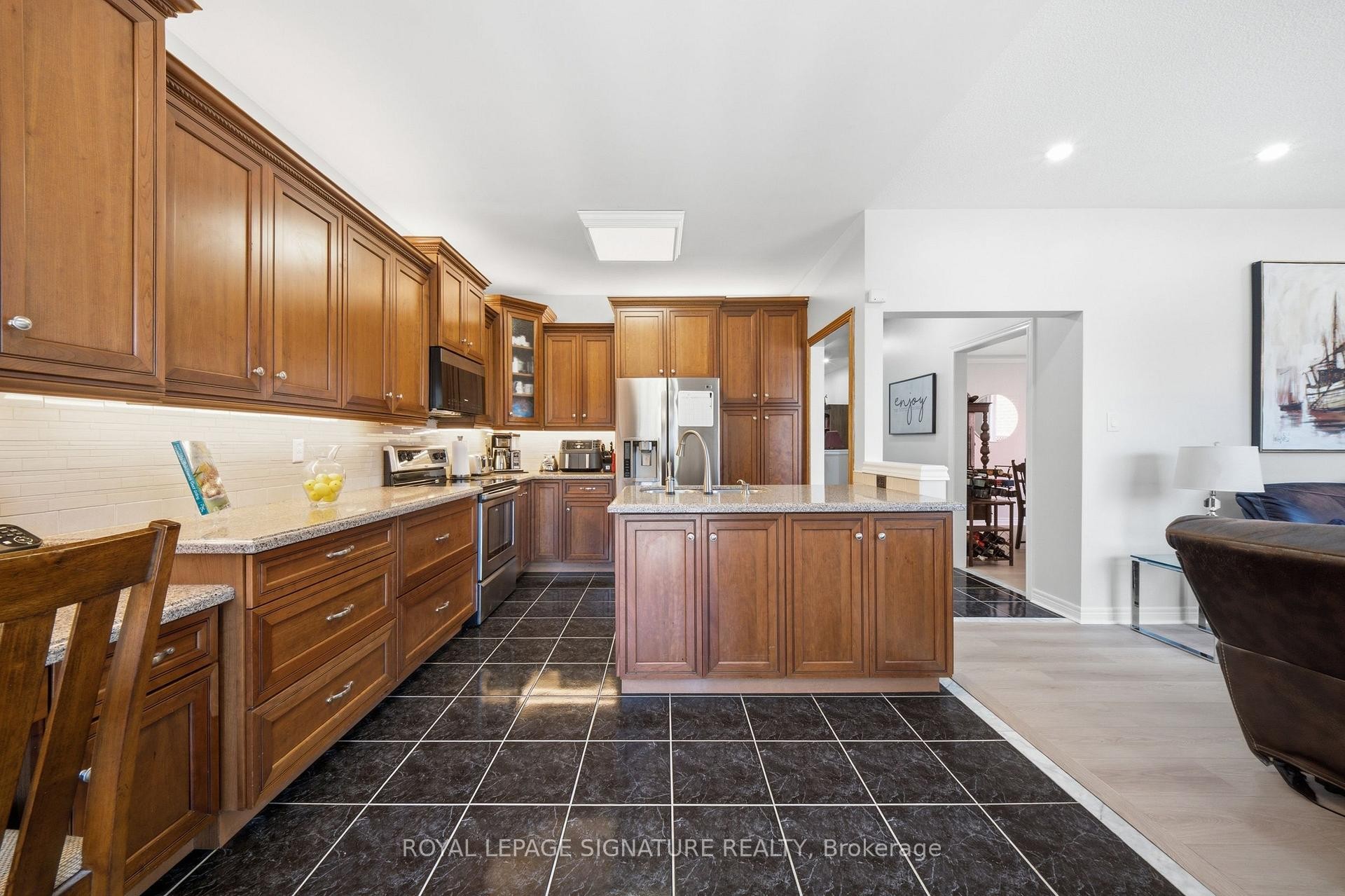 79 Twin Willow Crescent E, Brampton, ON - Indoor Photo Showing Kitchen