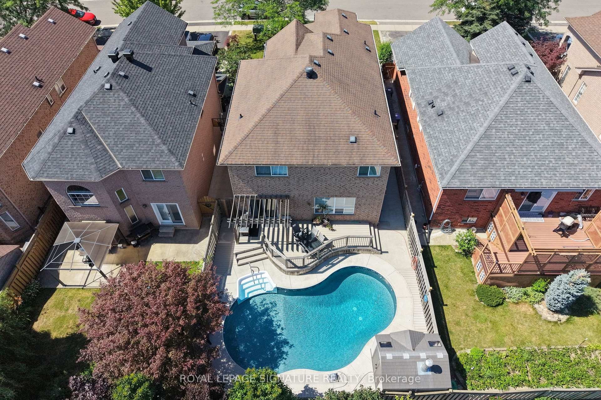 79 Twin Willow Crescent E, Brampton, ON - Outdoor With In Ground Pool With Deck Patio Veranda