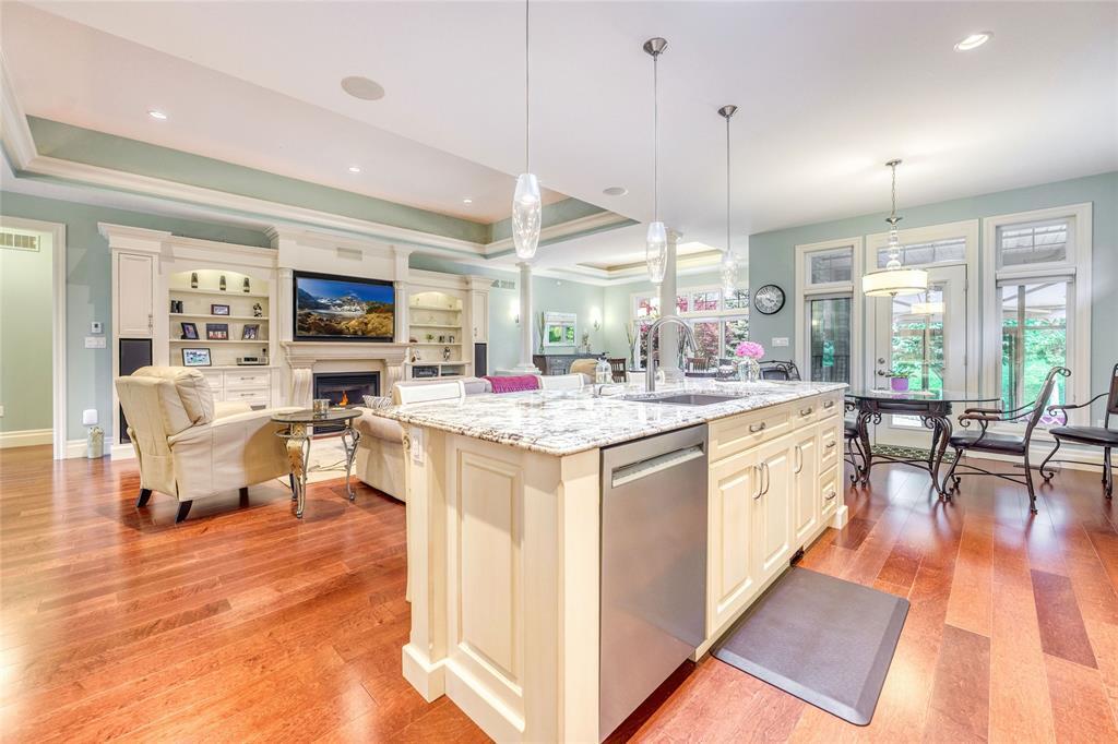 1221 Mike Weir Drive, Sarnia, ON - Indoor Photo Showing Kitchen With Upgraded Kitchen
