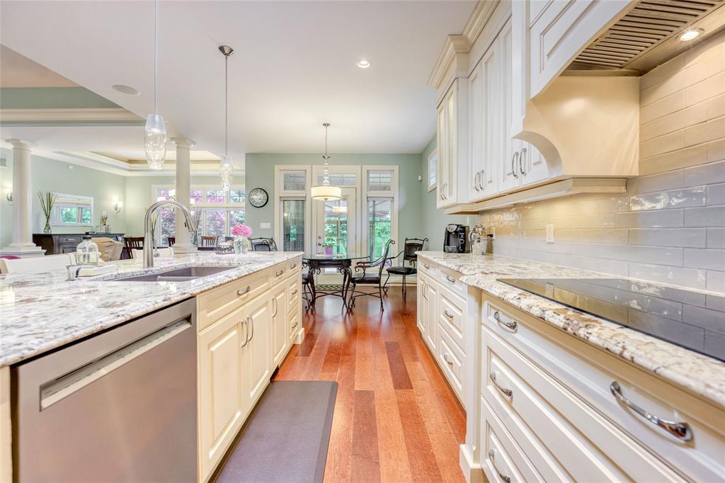1221 Mike Weir Drive, Sarnia, ON - Indoor Photo Showing Kitchen With Upgraded Kitchen