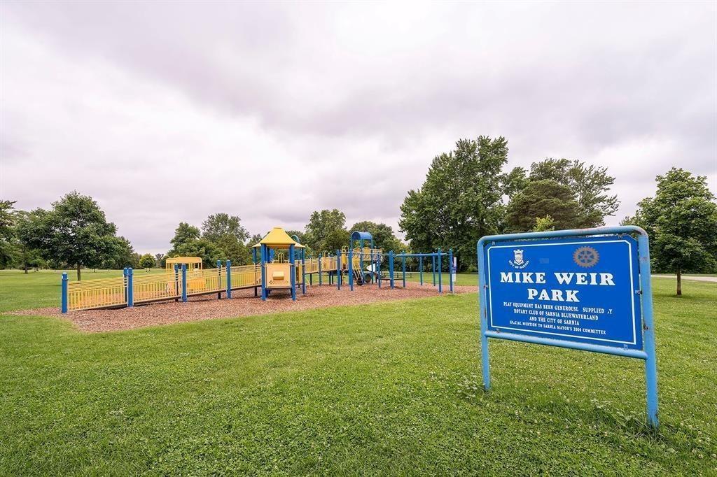 1221 Mike Weir Drive, Sarnia, ON - Outdoor