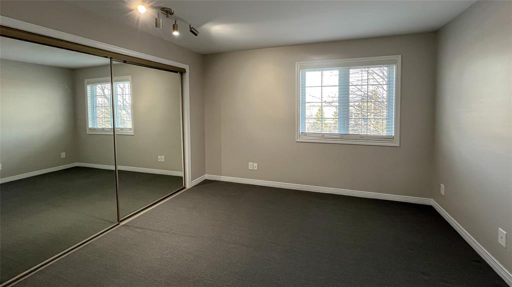 M-212-1520 Venetian Boulevard, Point Edward, ON - Indoor Photo Showing Other Room