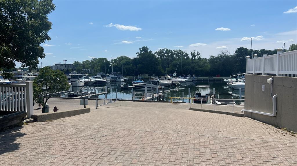 M-212-1520 Venetian Boulevard, Point Edward, ON - Outdoor