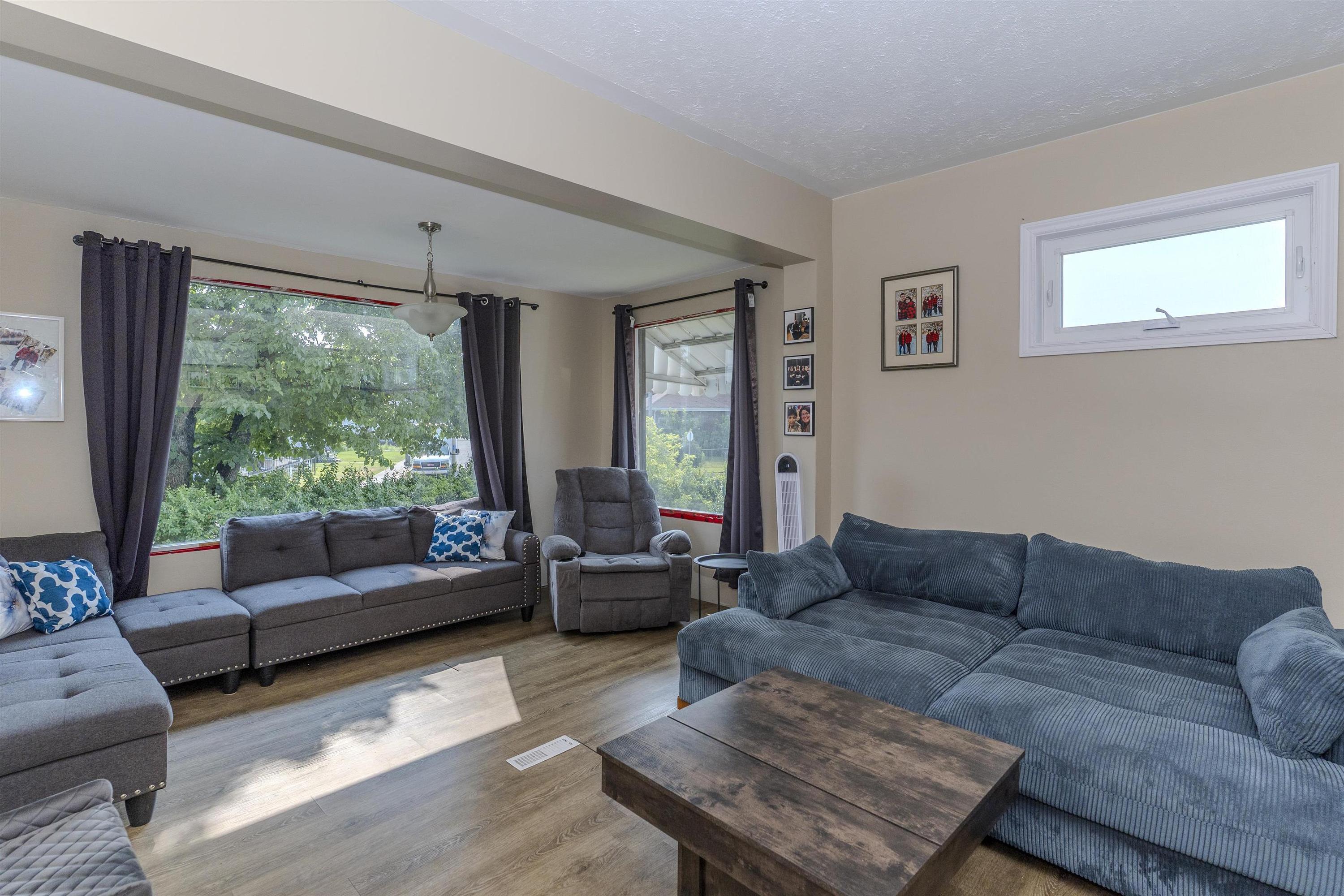 503 Prince Arthur Boulevard, Thunder Bay, ON - Indoor Photo Showing Living Room