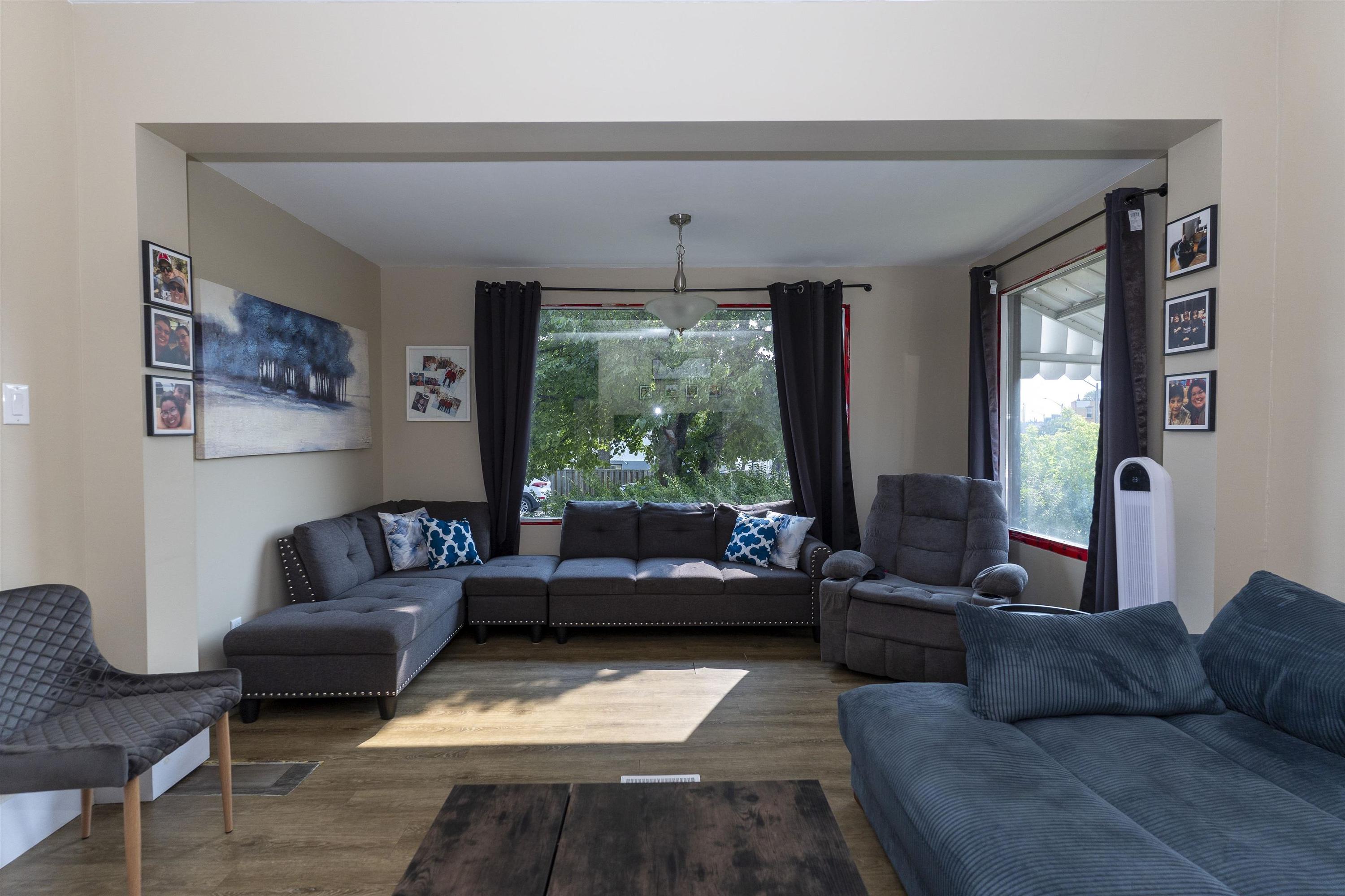 503 Prince Arthur Boulevard, Thunder Bay, ON - Indoor Photo Showing Living Room