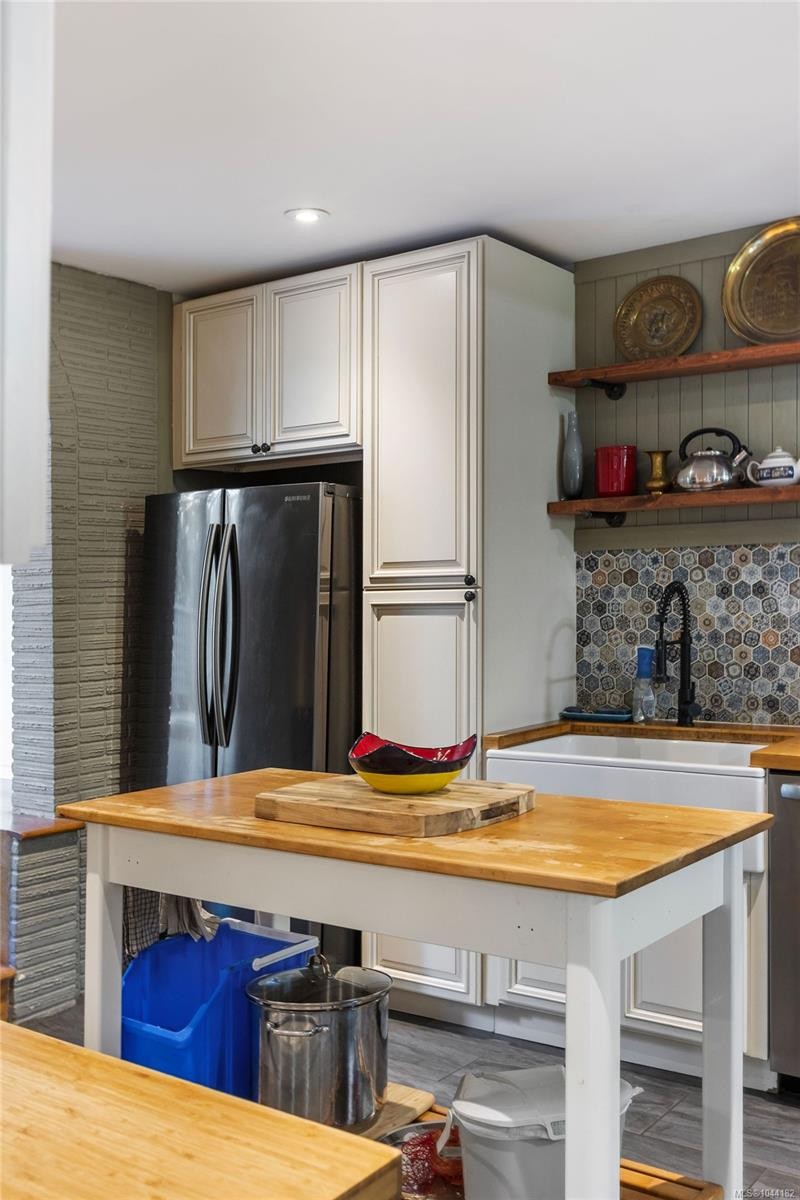 4054 Grange Rd, Saanich, BC