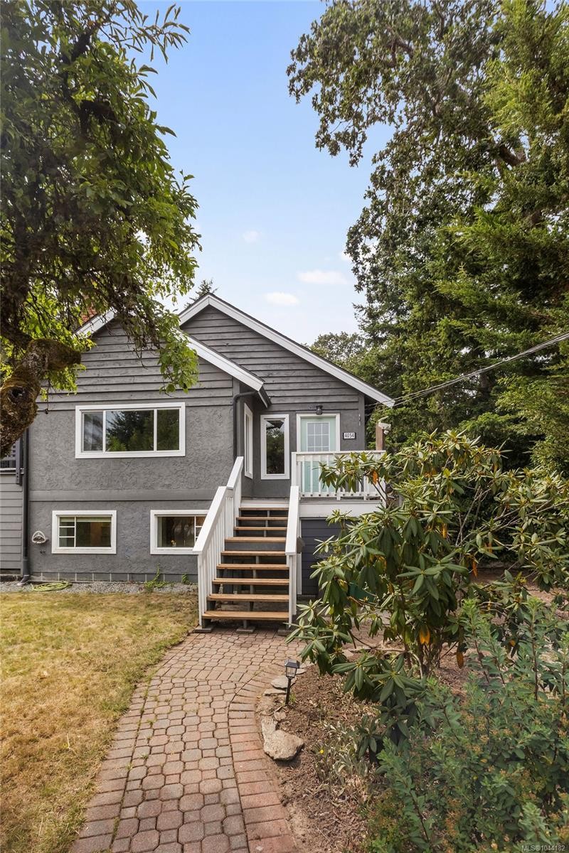 4054 Grange Rd, Saanich, BC