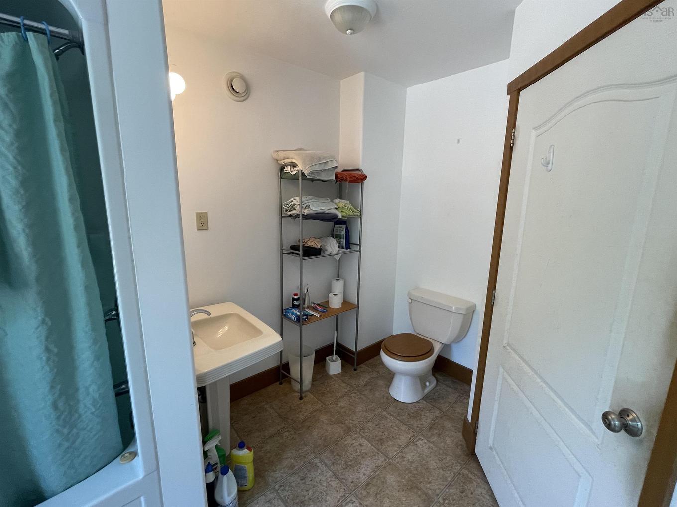 63 Old Post Road, East Chester, NS - Indoor Photo Showing Bathroom