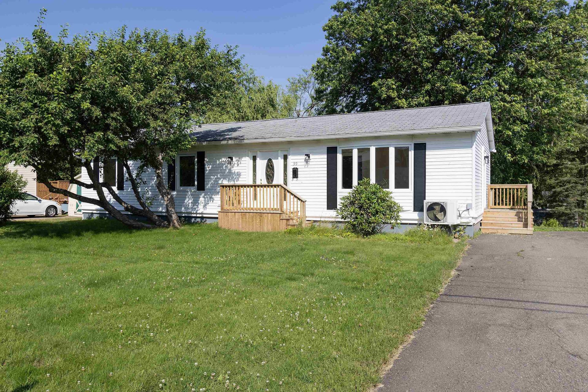 39 Rogers Avenue, Amherst, NS - Outdoor With Deck Patio Veranda