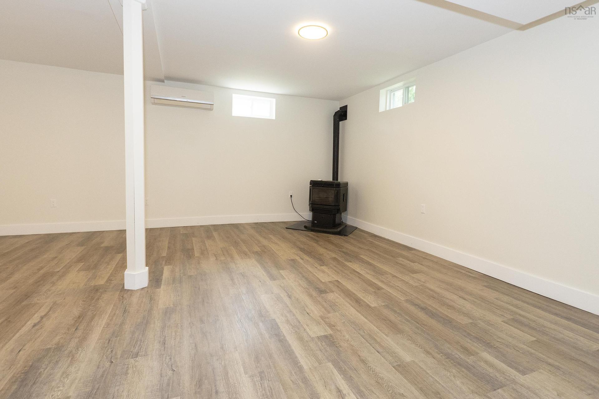 39 Rogers Avenue, Amherst, NS - Indoor
