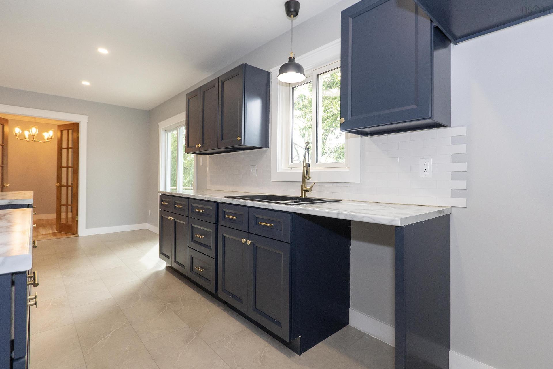 39 Rogers Avenue, Amherst, NS - Indoor Photo Showing Kitchen