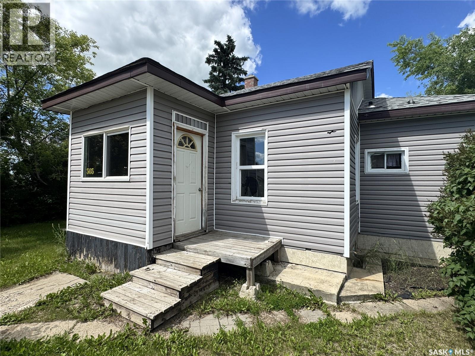 303 4Th Avenue W, Biggar, SK - Outdoor