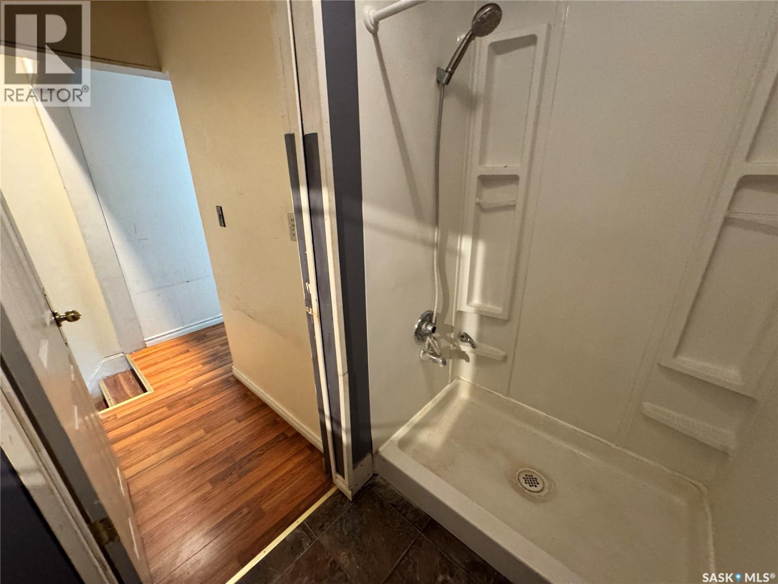 303 4Th Avenue W, Biggar, SK - Indoor Photo Showing Bathroom