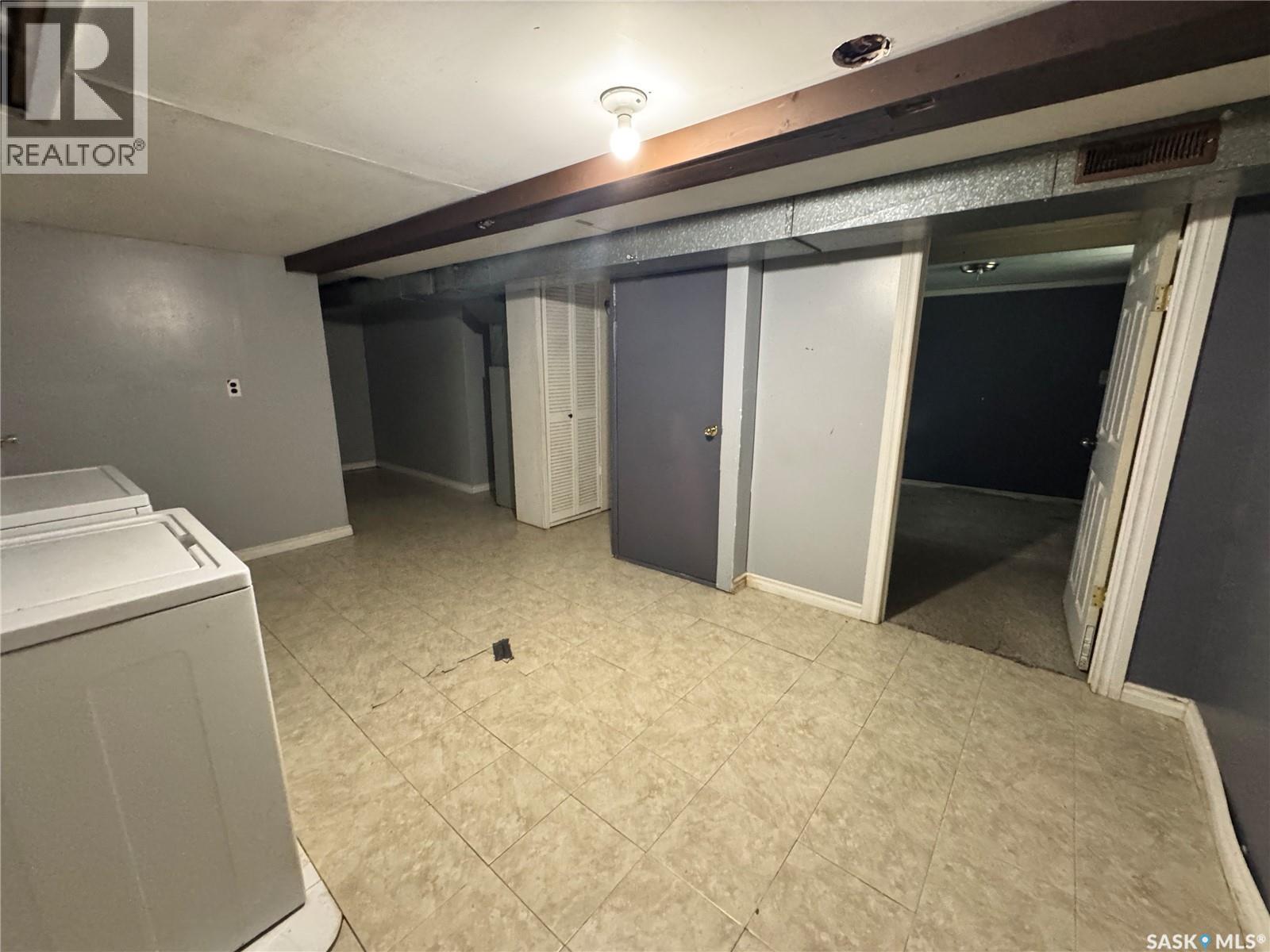 303 4Th Avenue W, Biggar, SK - Indoor Photo Showing Laundry Room